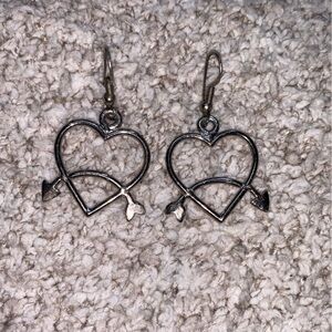 Used heart with arrows fashion earrings light discoloration see pics